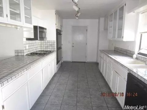 3136 Honey Bee Ct, Modesto, CA 95356 photo 4
