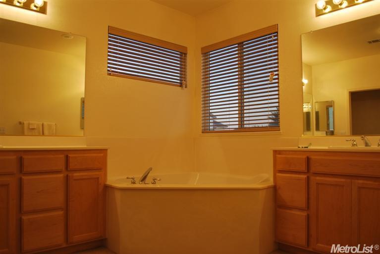 2040 Lugano Ct, Manteca, CA 95337 photo 7