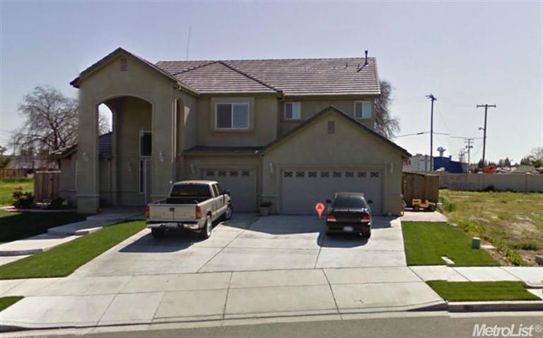 2904 Canyon Dr, Modesto, CA 95351 photo 1