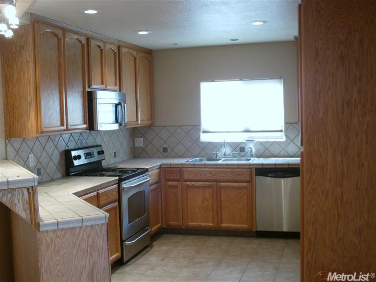 2740 Adrian St, Turlock, CA 95382 photo 4