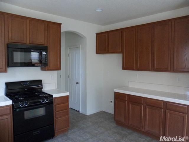 385 Craftsman Dr, Lathrop, CA 95330 photo 5