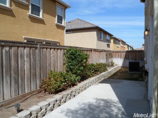 385 Craftsman Dr, Lathrop, CA 95330 photo 20