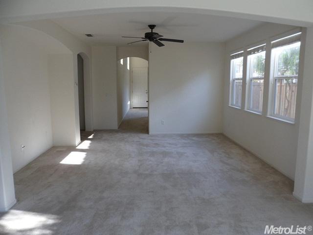 385 Craftsman Dr, Lathrop, CA 95330 photo 3