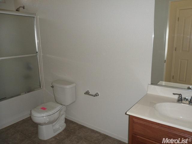 385 Craftsman Dr, Lathrop, CA 95330 photo 9