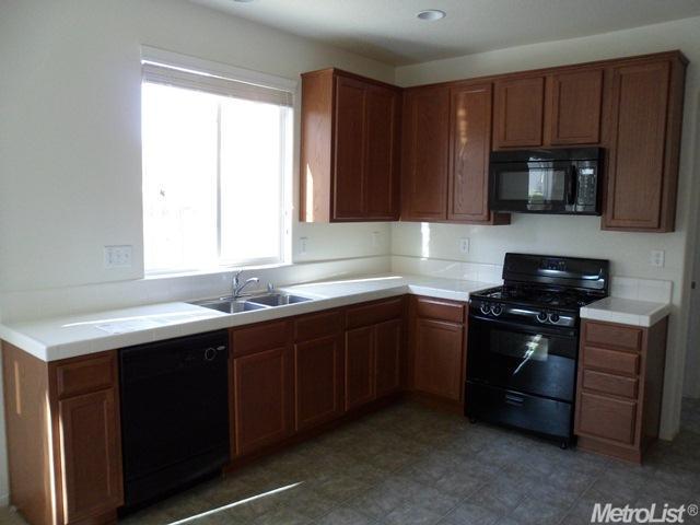 385 Craftsman Dr, Lathrop, CA 95330 photo 2