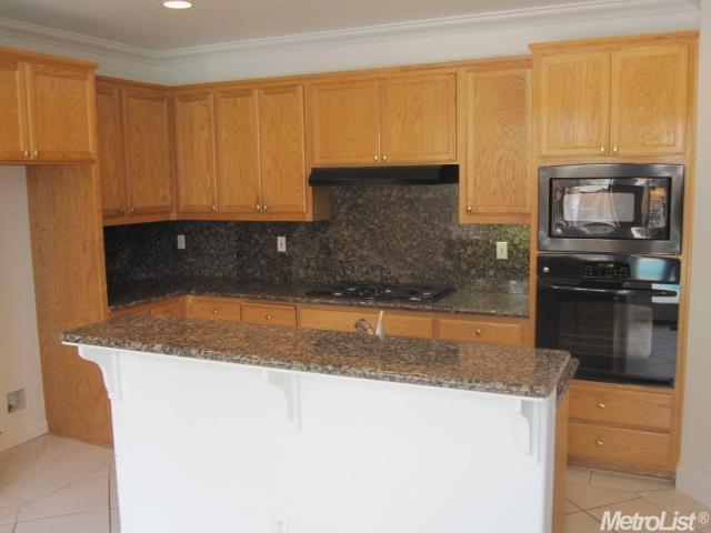 889 Alpina Ct, Tracy, CA 95376 photo 2