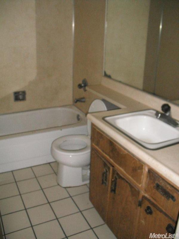 1100 Pine Tree Ln, Modesto, CA 95351 photo 2