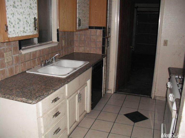 1100 Pine Tree Ln, Modesto, CA 95351 photo 3