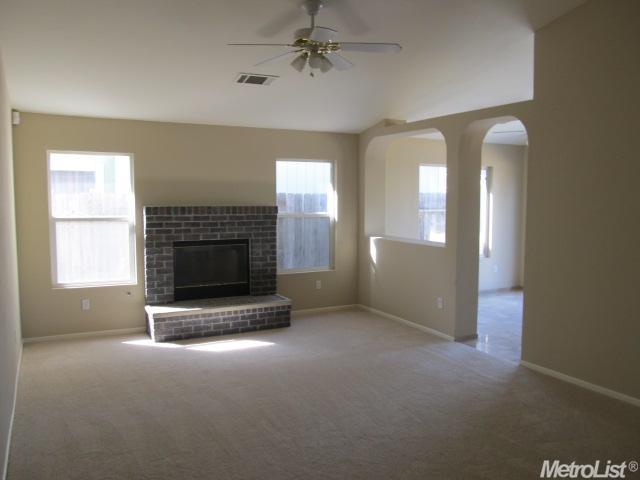 7393 Peridot Ave, Winton, CA 95388 photo 2