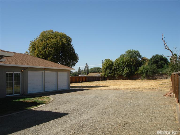 1217 Yellowstone Ave, Modesto, CA 95358 photo 3