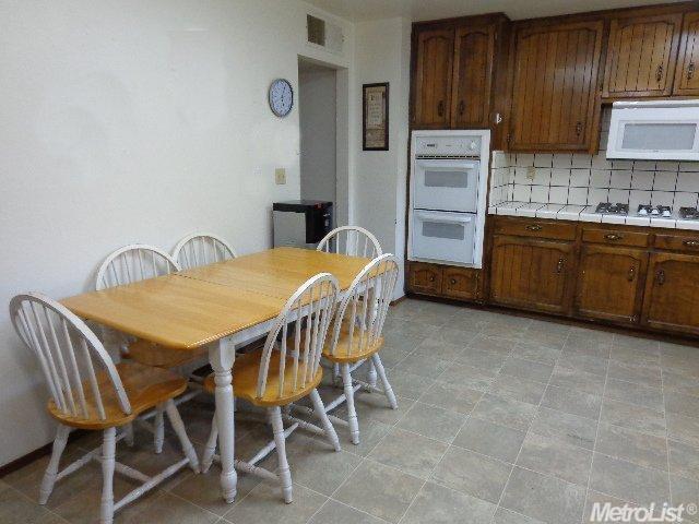 1305 Kara Ln, Modesto, CA 95355 photo 7