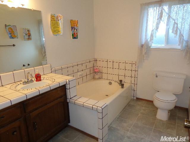 1305 Kara Ln, Modesto, CA 95355 photo 13