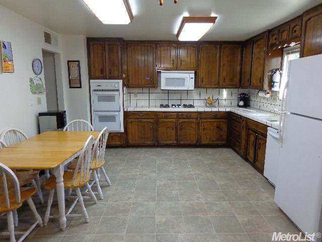 1305 Kara Ln, Modesto, CA 95355 photo 5