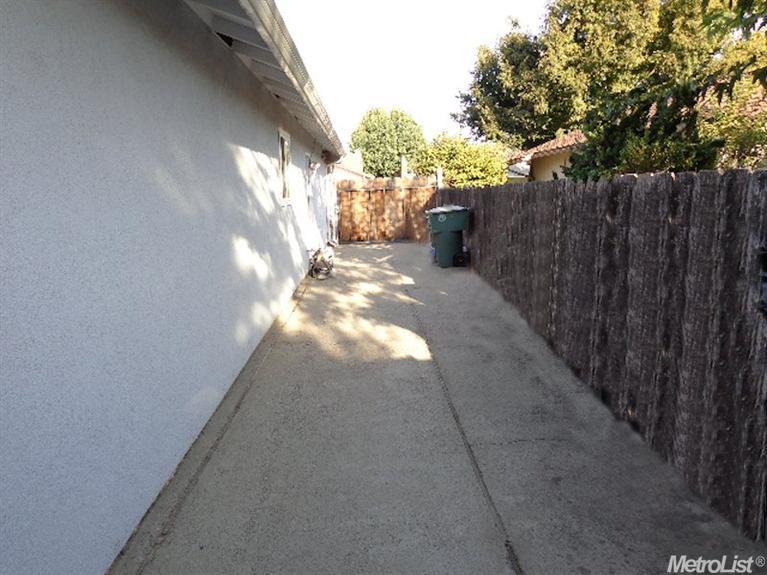 1305 Kara Ln, Modesto, CA 95355 photo 19