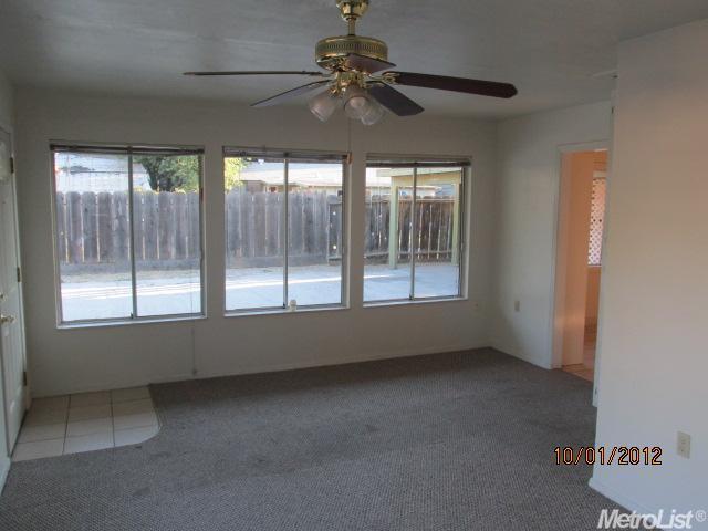 1515 Melrose Ave, Modesto, CA 95350 photo 2