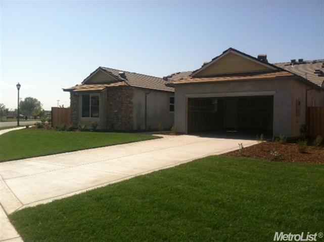 2109 Thomas Taylor Dr, Hughson, CA 95326 photo 2