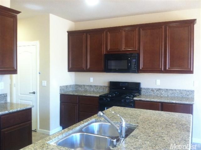 2105 Thomas Taylor Dr, Hughson, CA 95326 photo 1