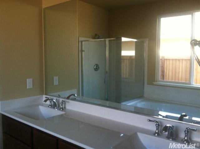 2101 Thomas Taylor Dr, Hughson, CA 95326 photo 2
