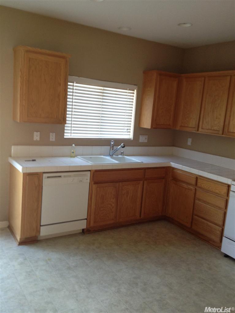 1943 Remembrance Ln, Tracy, CA 95377 photo 2