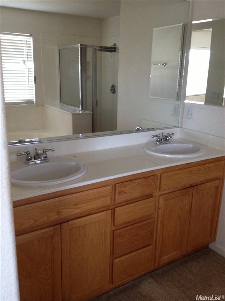 1943 Remembrance Ln, Tracy, CA 95377 photo 3