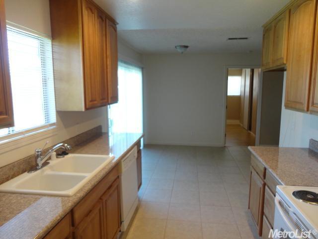 2305 Chuck Ct, Elverta, CA 95626 photo 4
