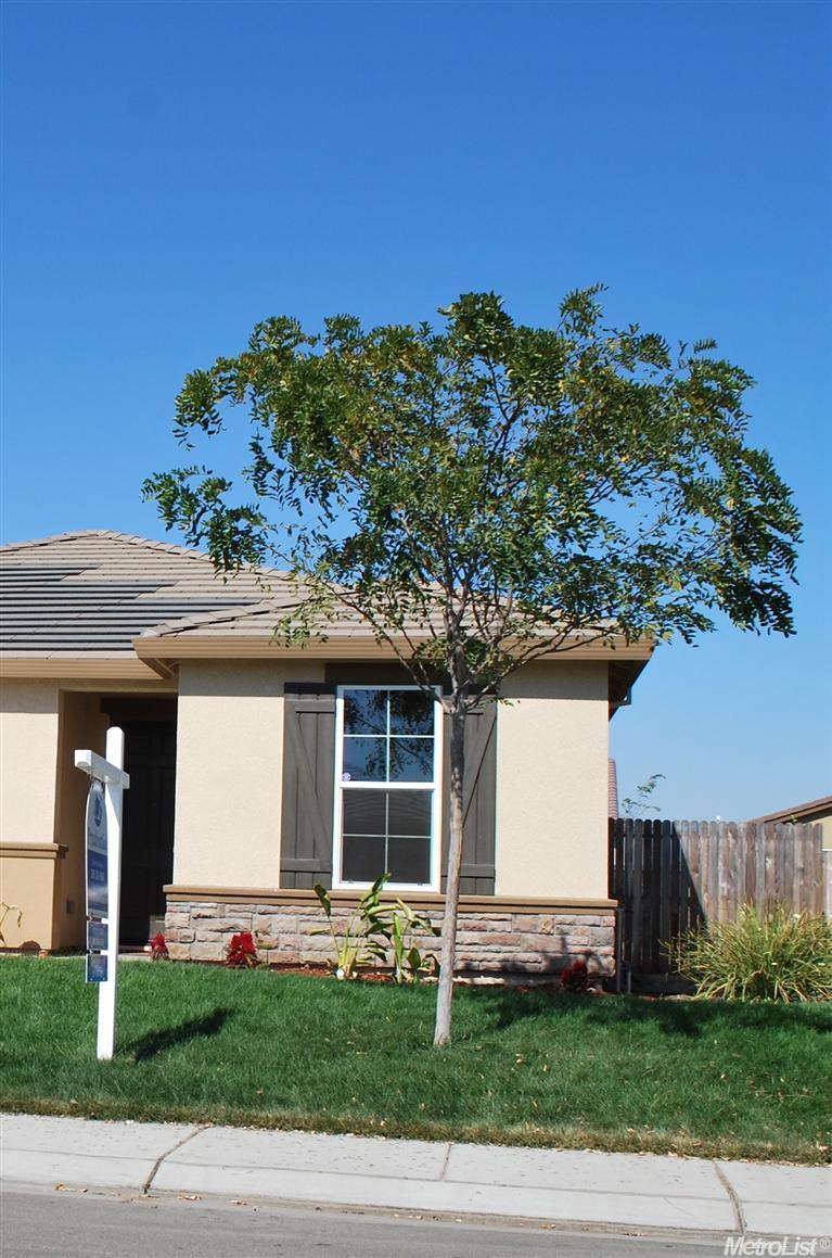 1353 Camilla St, Manteca, CA 95337 photo 2