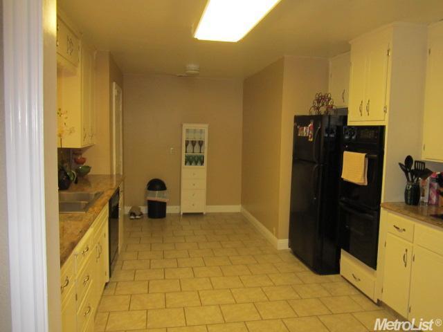 519 Castle St, Modesto, CA 95350 photo 6