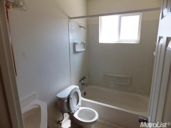 1524 Robbie Ave, Modesto, CA 95350 photo 12