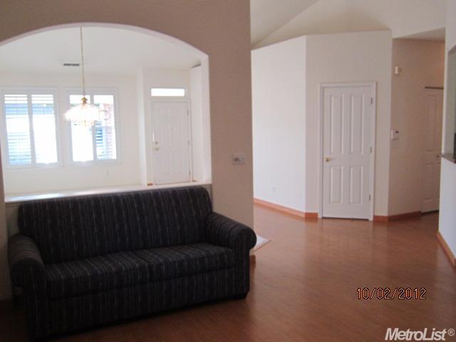 8341 Falcon View Dr, Antelope, CA 95843 photo 5
