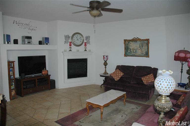 1987 Nehemiah Dr, Manteca, CA 95336 photo 4