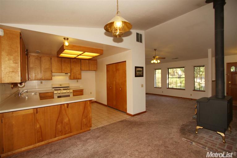 2002 Alexander Ln, Placerville, CA 95667 photo 4