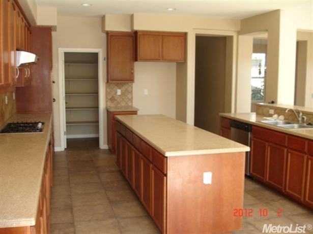 1202 Imperial Lily Dr, Patterson, CA 95363 photo 2