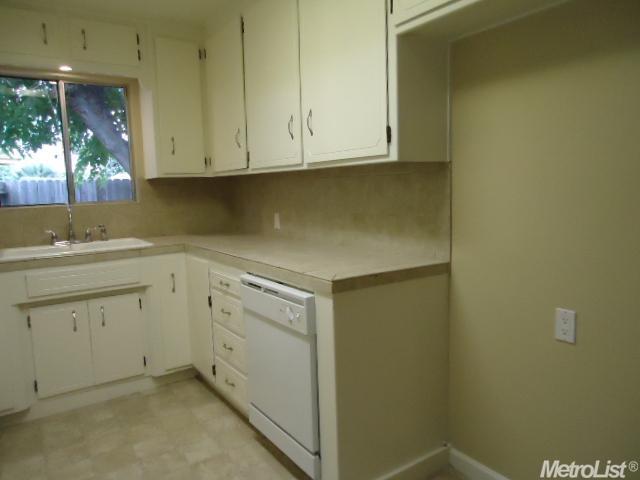 1420 Overholtzer Dr, Modesto, CA 95355 photo 4