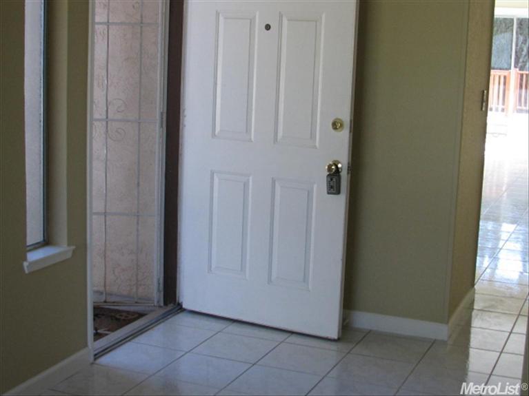 832 Winery Way, Modesto, CA 95356 photo 2
