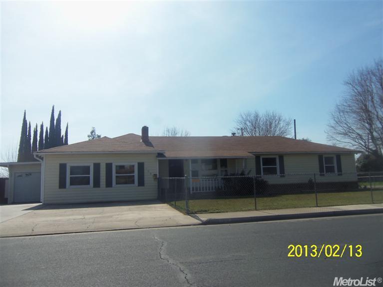 1690 E 26th St, Merced, CA 95340 photo 1