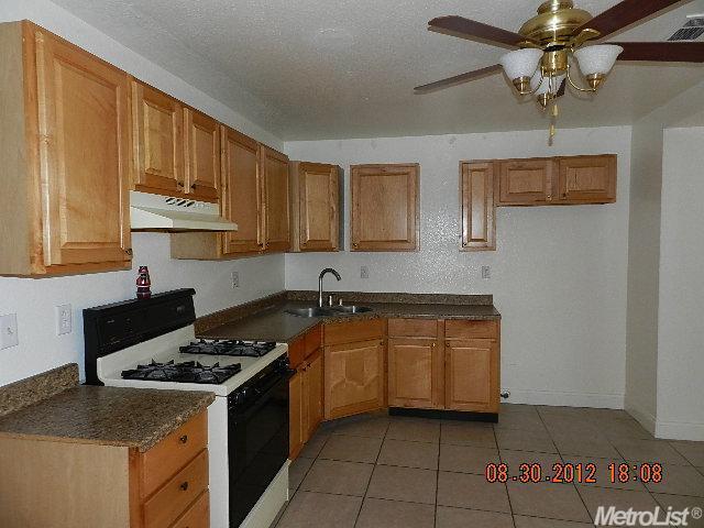 21 W Starling Ct, Merced, CA 95341 photo 2