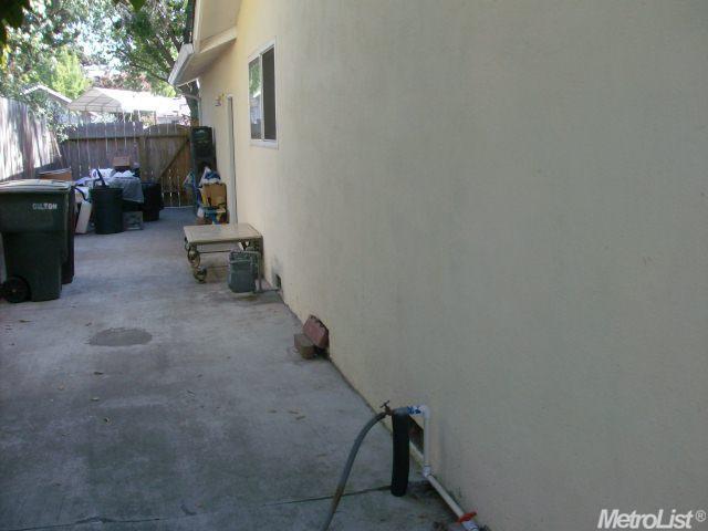 1605 Lavender Ln, Modesto, CA 95355 photo 2