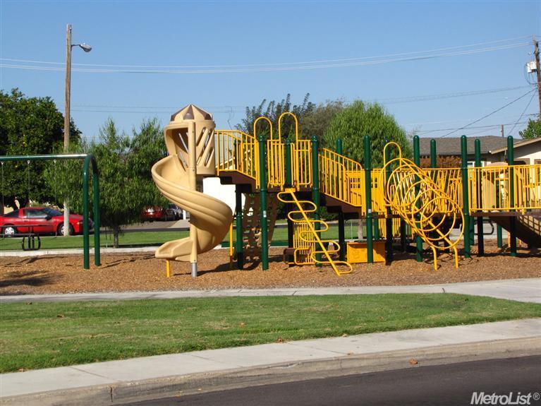 138 W Wetmore St, Manteca, CA 95337 photo 9