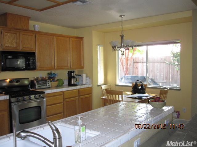 3618 Amethyst Dr, Rocklin, CA 95677 photo 2