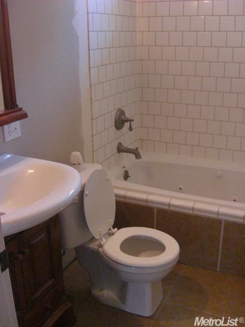 360 School Ave, Oakdale, CA 95361 photo 4