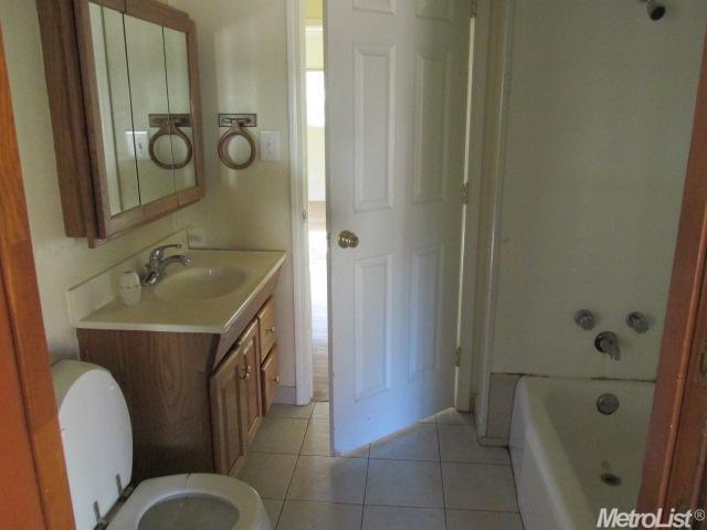 2006 Codding Dr, Modesto, CA 95350 photo 8
