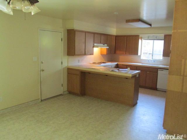 2006 Codding Dr, Modesto, CA 95350 photo 3