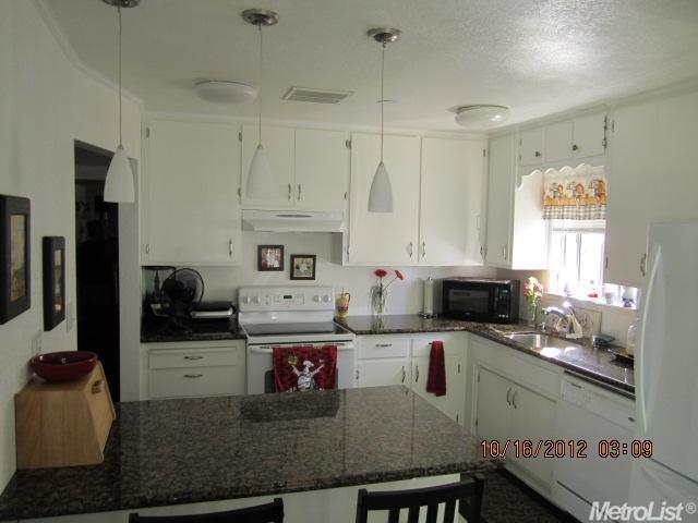 1404 Elm Ave, Modesto, CA 95351 photo 2