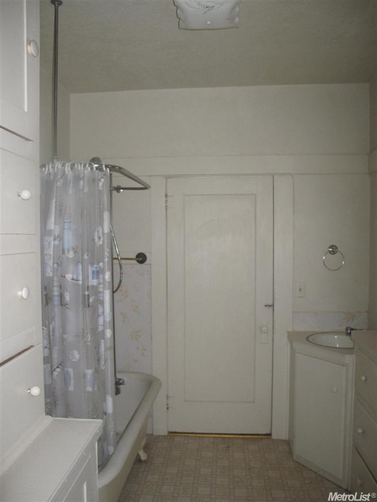 309 Locust St, Modesto, CA 95351 photo 3