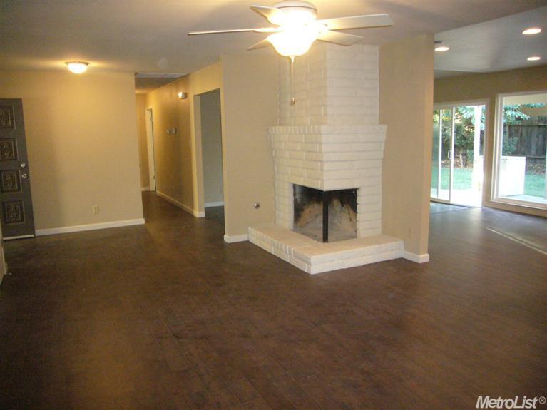 1904 Dorset Ln, Modesto, CA 95355 photo 2
