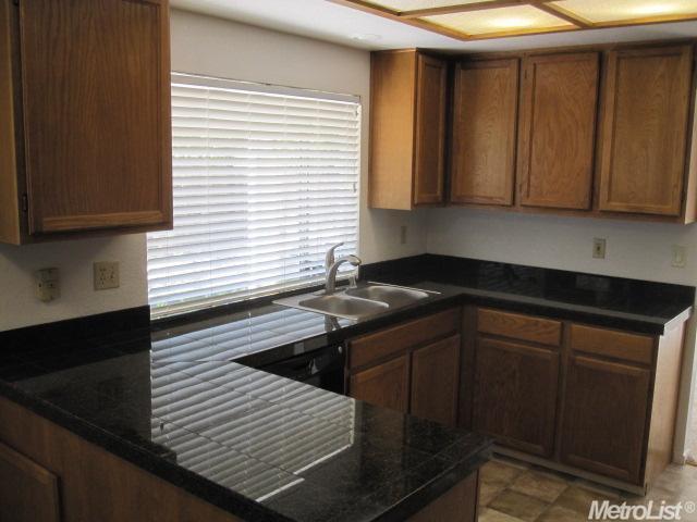 82 Edward Ct, Tracy, CA 95376 photo 2