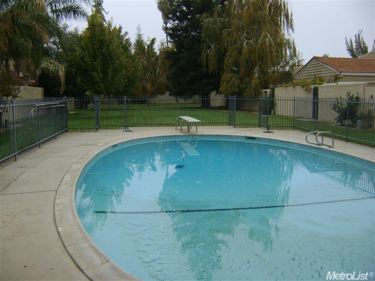 810 Murphy Dr, Turlock, CA 95380 photo 3