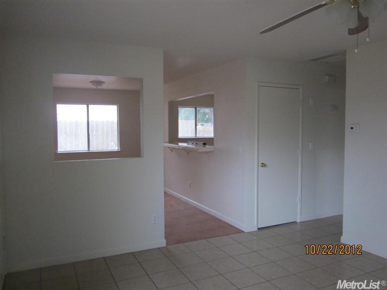8809 Laird St, Patterson, CA 95363 photo 3