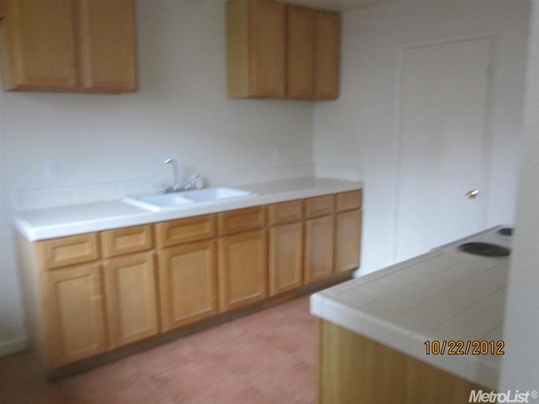 8809 Laird St, Patterson, CA 95363 photo 4
