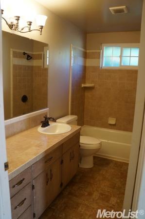 5809 Parkoaks Dr, Carmichael, CA 95608 photo 4